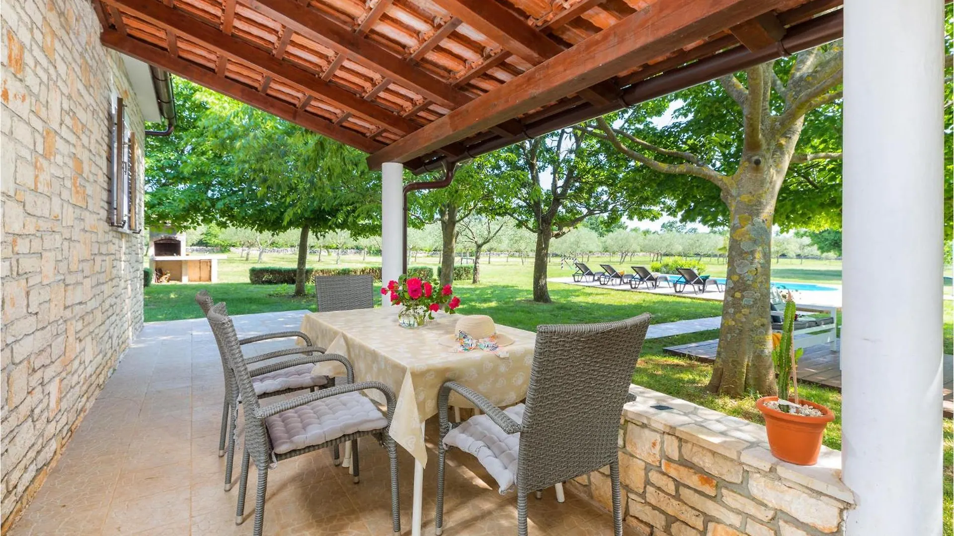 Awesome Home In Svetvincenat With Kitchen בית נופש