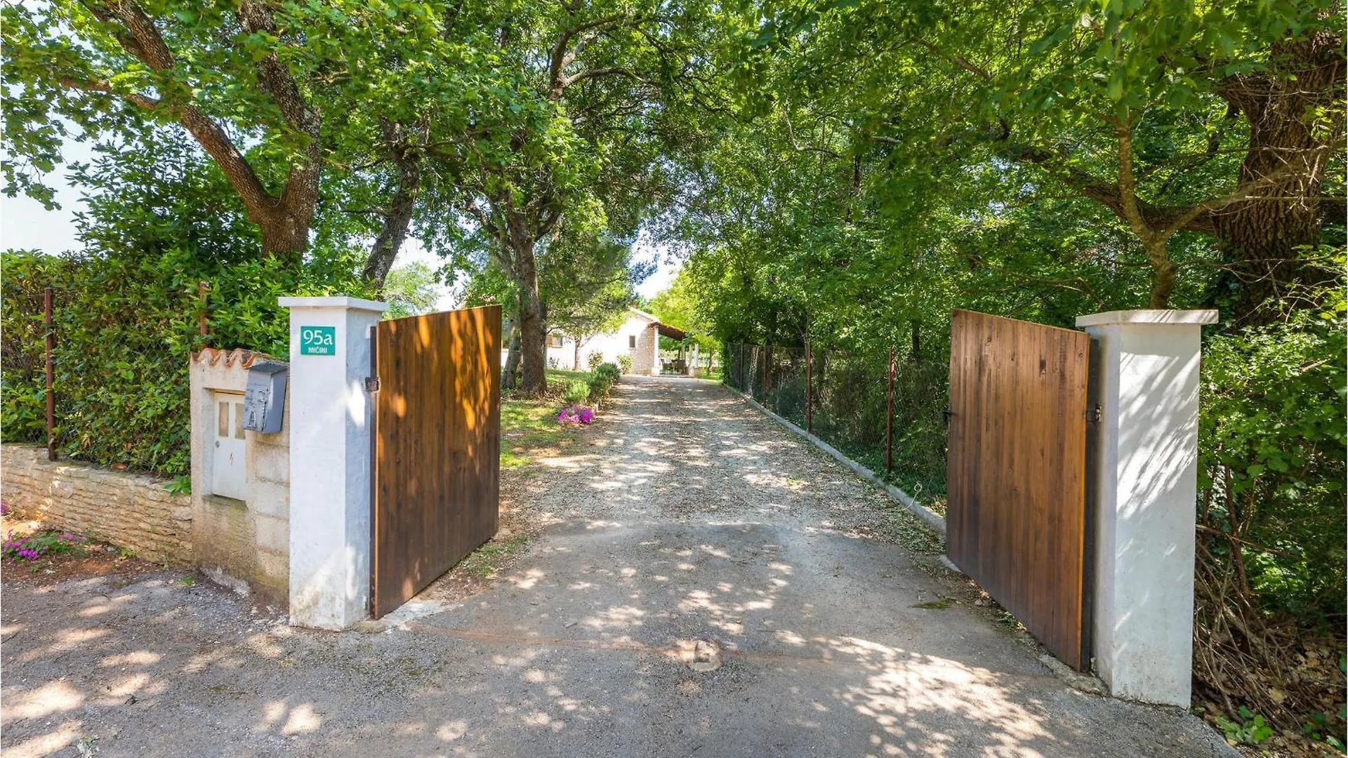 בית נופש Awesome Home In Svetvincenat With Kitchen